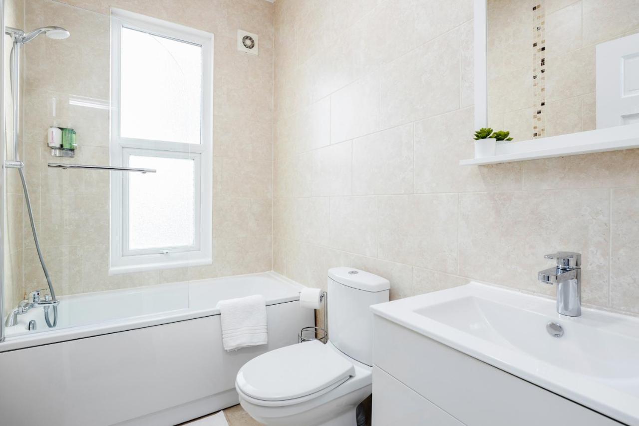 Business & Leisure 2 Bedroom & Parking By Damask Homes Ilford Exteriör bild